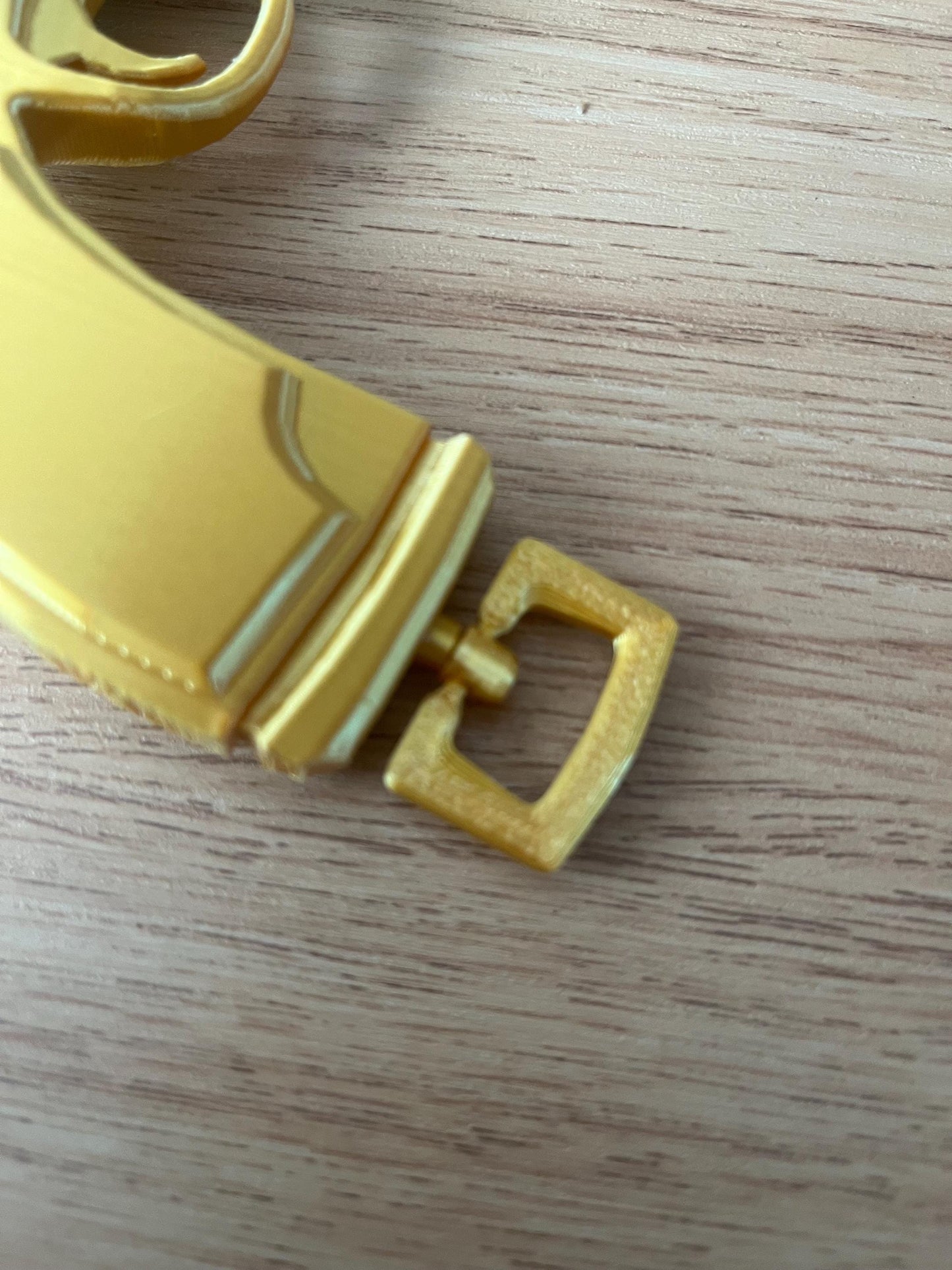 New Season Midas Gun Mammoth Pistol in stunning gold from Loading screen - perfect for gamers. Fortnight. UK shop.