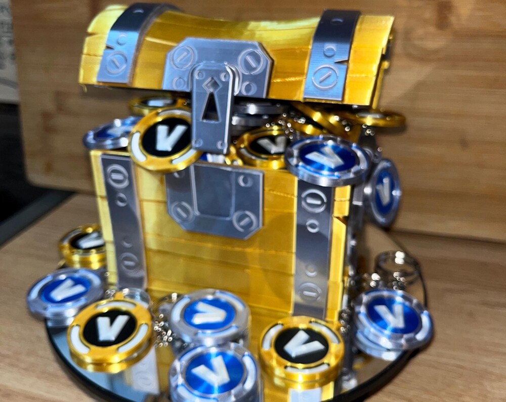 Golden Shiny Loot Chest for Fort night, Gamers, Collectors and Pirates.