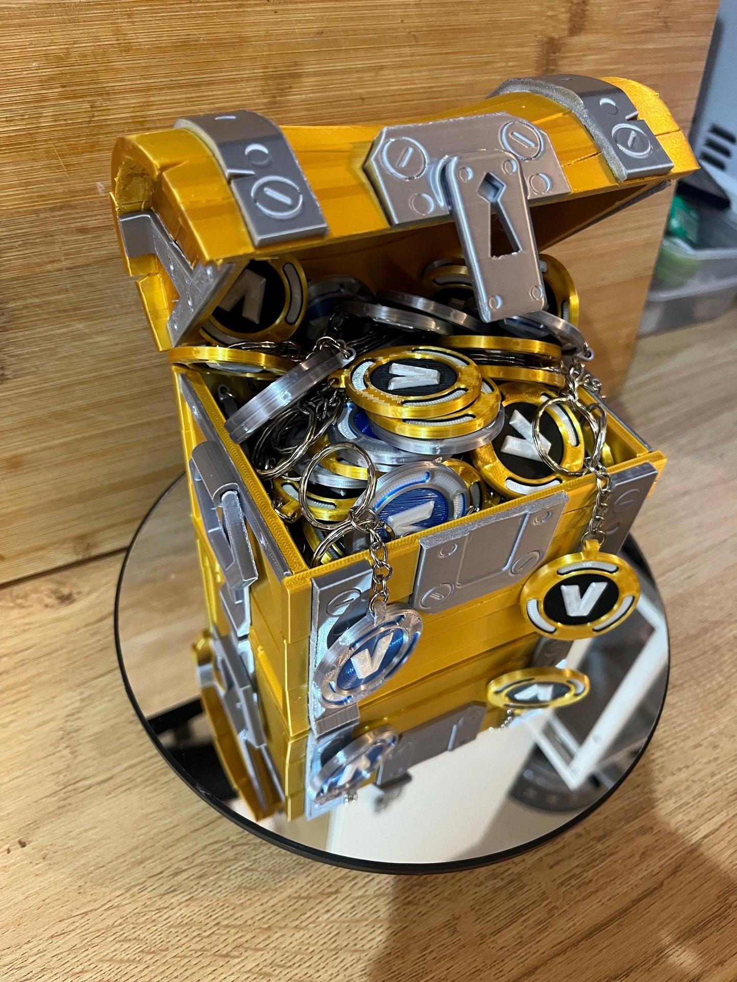 Golden Shiny Loot Chest for Fort night, Gamers, Collectors and Pirates.