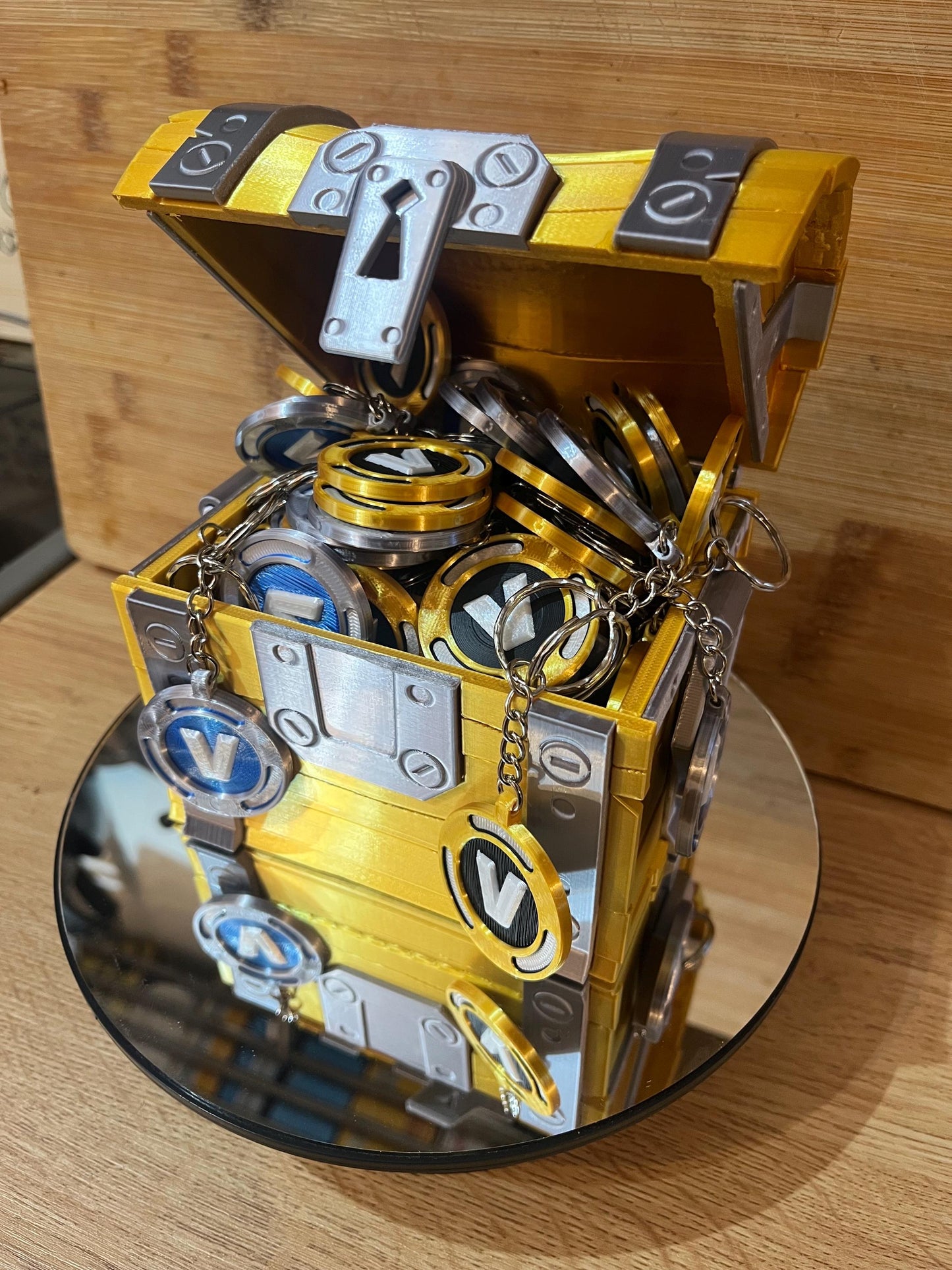 Golden Shiny Loot Chest for Fort night, Gamers, Collectors and Pirates.