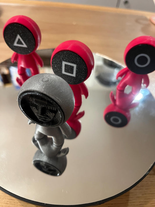 Squid game miniature guards and frontman. Complete set.