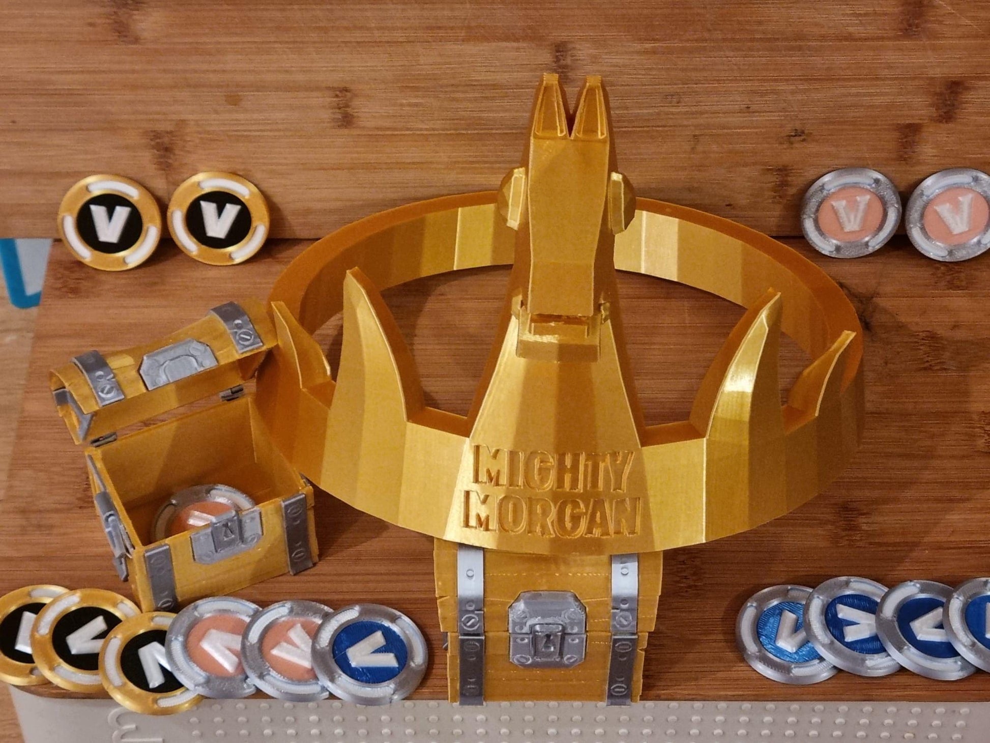 Customisable Fortnite victory crown in Gold. Wearable size option.