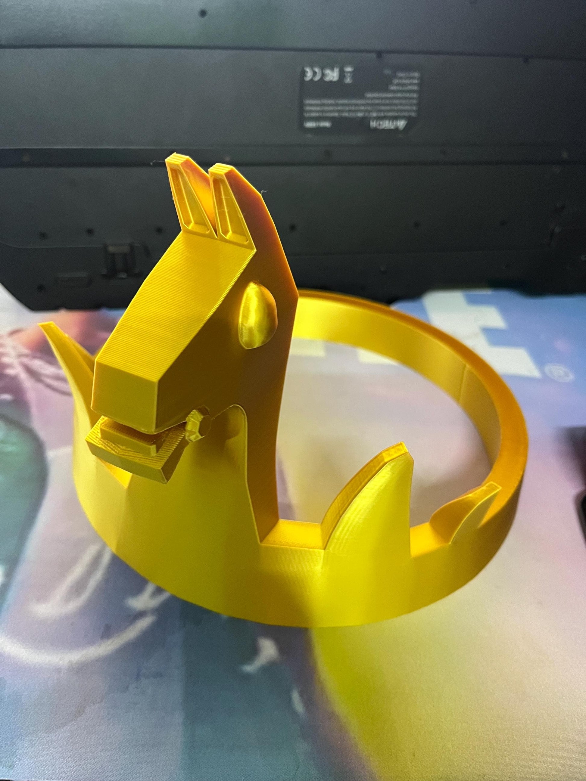 Customisable Fortnite victory crown in Gold. Wearable size option.
