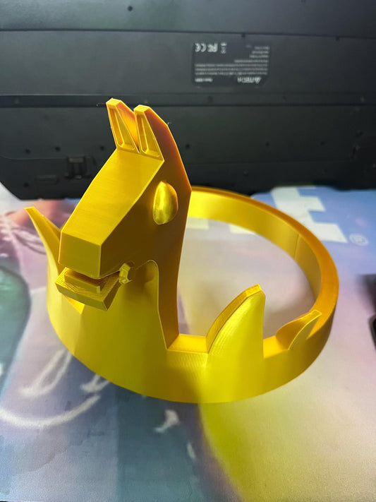 Customisable Fortnite victory crown in Gold. Wearable size option.