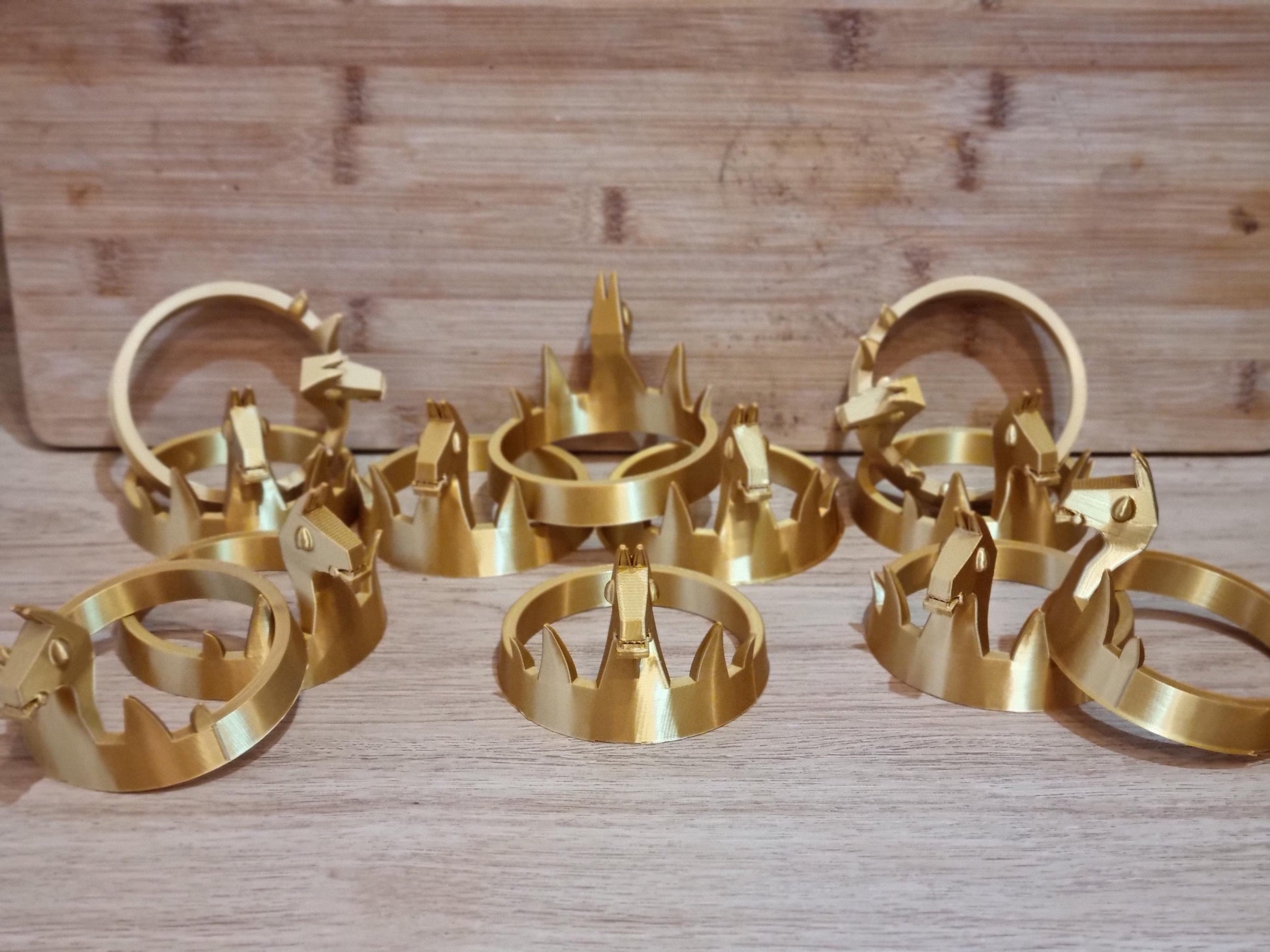 Customisable Fortnite victory crown in Gold. Wearable size option.