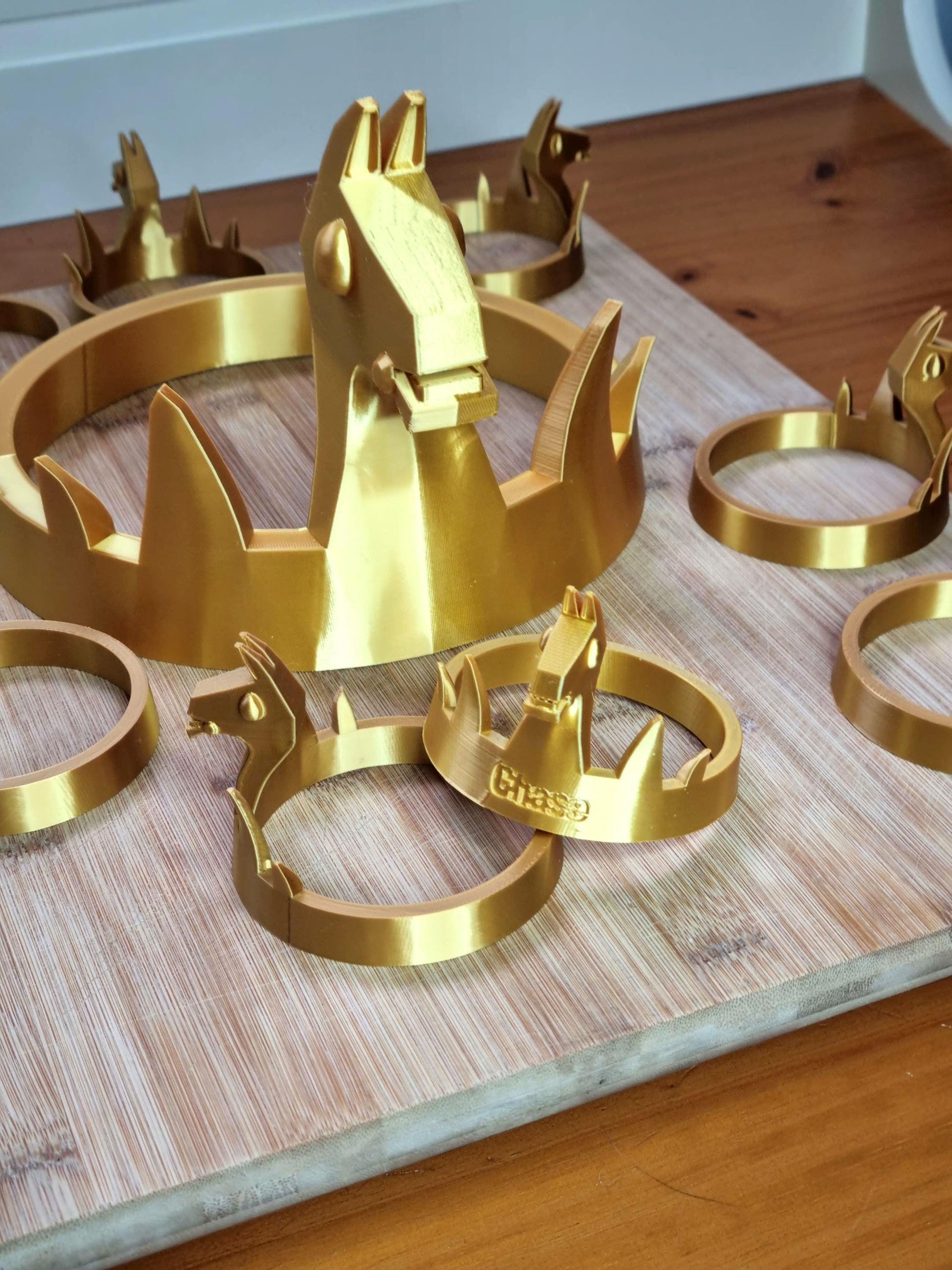 Customisable Fortnite victory crown in Gold. Wearable size option.