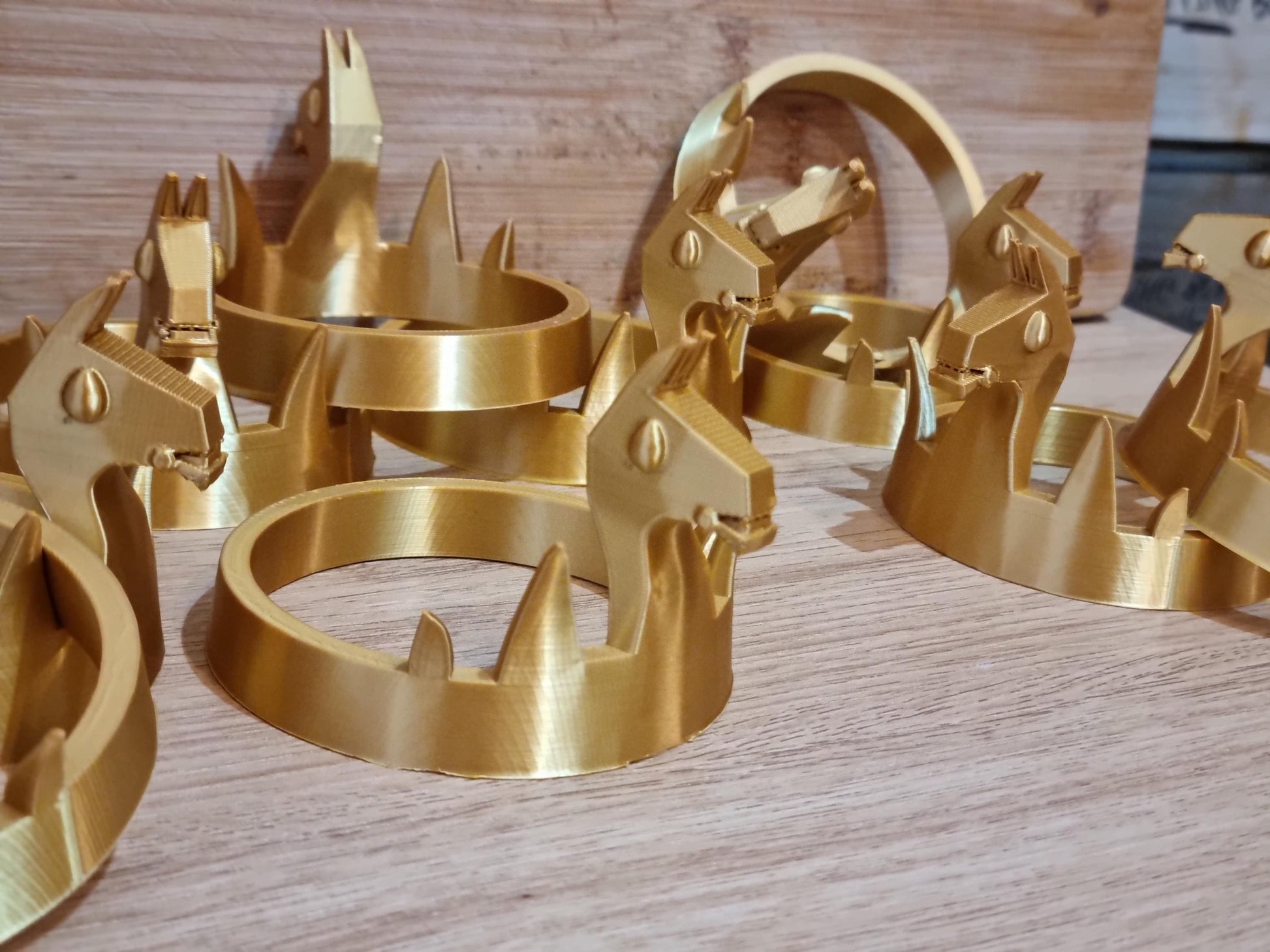 Customisable Fortnite victory crown in Gold. Wearable size option.