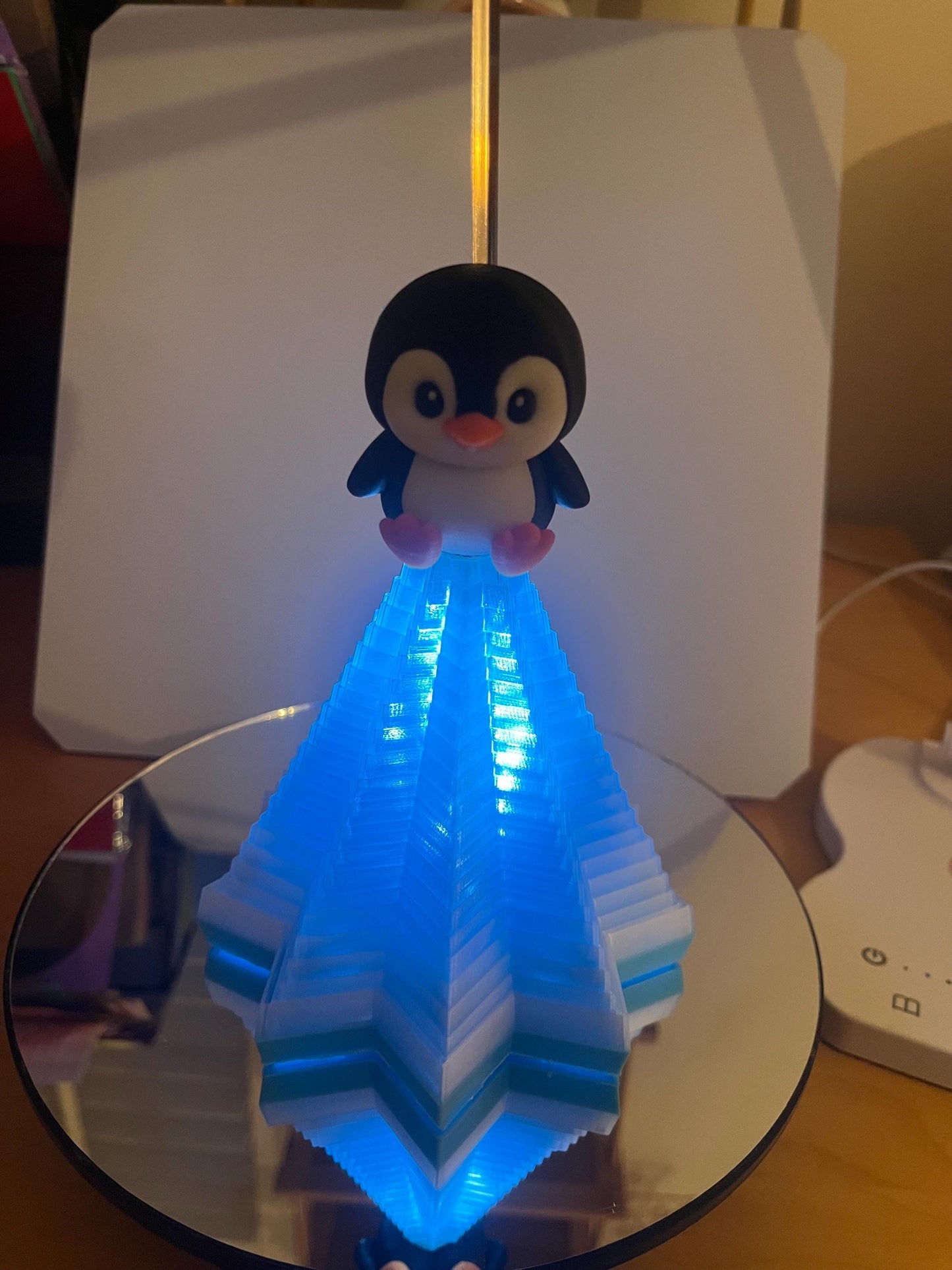 Fidget Penguin Iceburg optional 3xLED light and 3xAAA batteries.