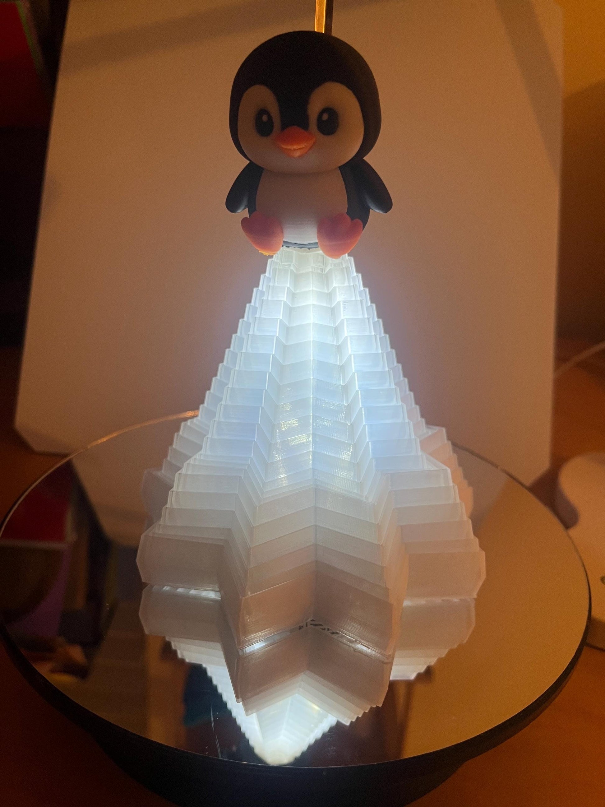 Fidget Penguin Iceburg optional 3xLED light and 3xAAA batteries.