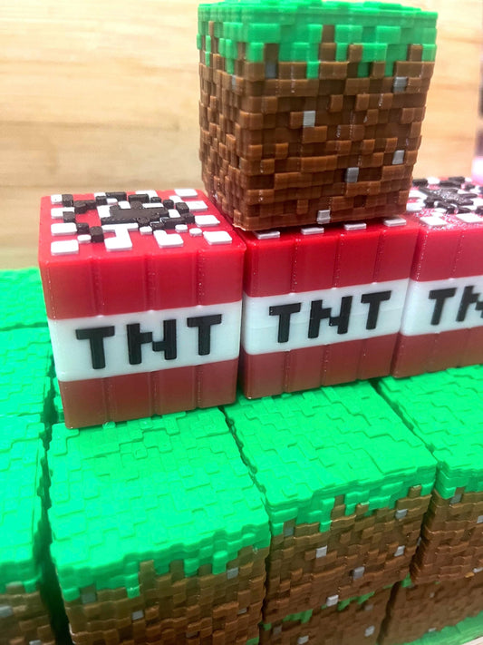 2 x Minecraft Grass solid blocks 40mm. Cake topper or ornament
